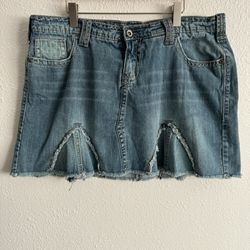 ANCHOR BLUE Vintage Y2K Faded Denim Pleated Dart Raw Hem Midi Rise Mini Skirt