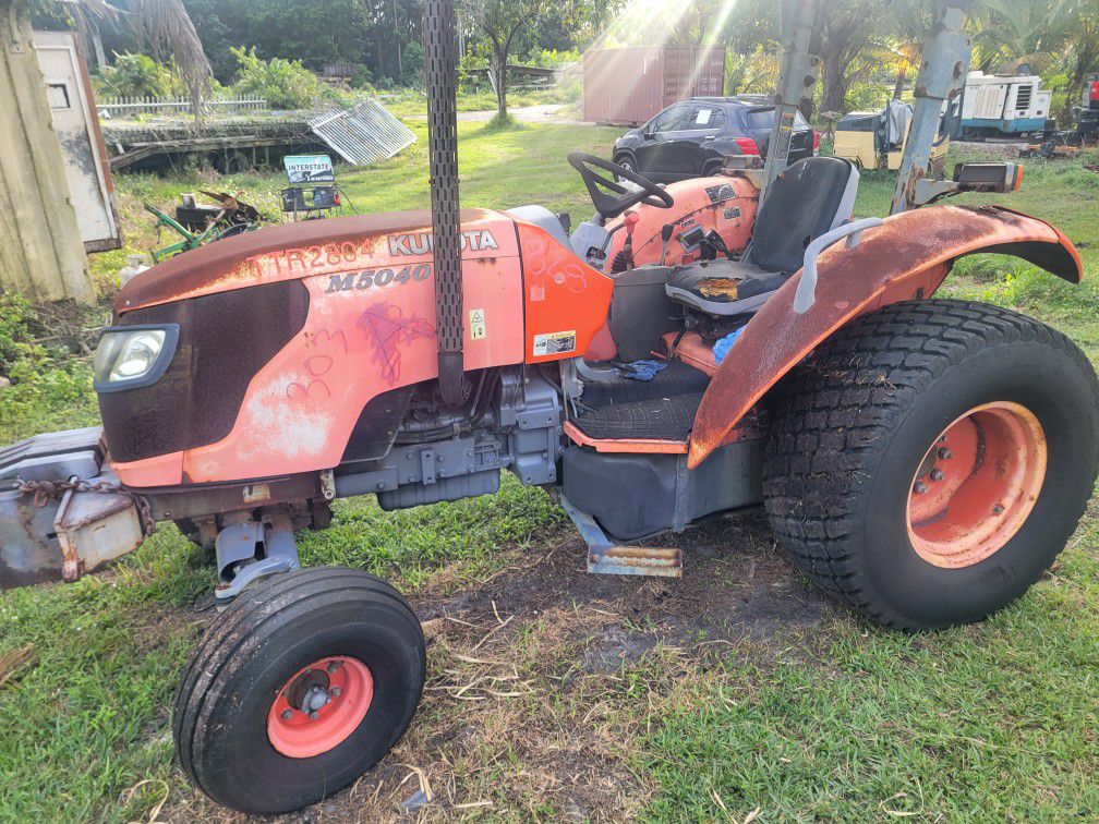 Kubota Diesel Farm Tractor With 3-point PTO Hitch Low Hours
