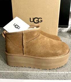 Ugg Woman’s Size’s 8  Chestnuts Platform 👢