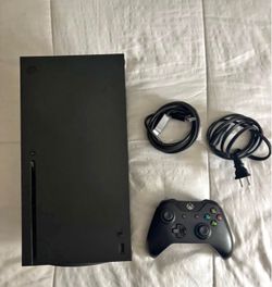 Xbox series X 1TB in perfect condition comes with all cables and 1 controller