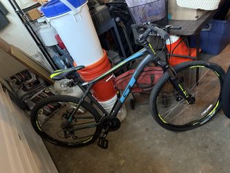 GT AGGRESSOR PRO MOUNTAIN BIKE