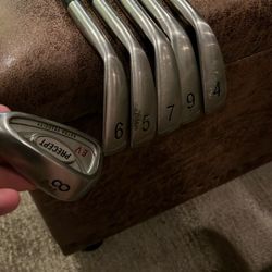 Golf Clubs 9 Iron Through 4 Iron