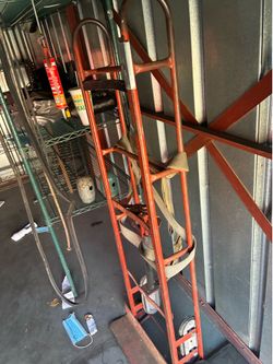 Restaurant shelving