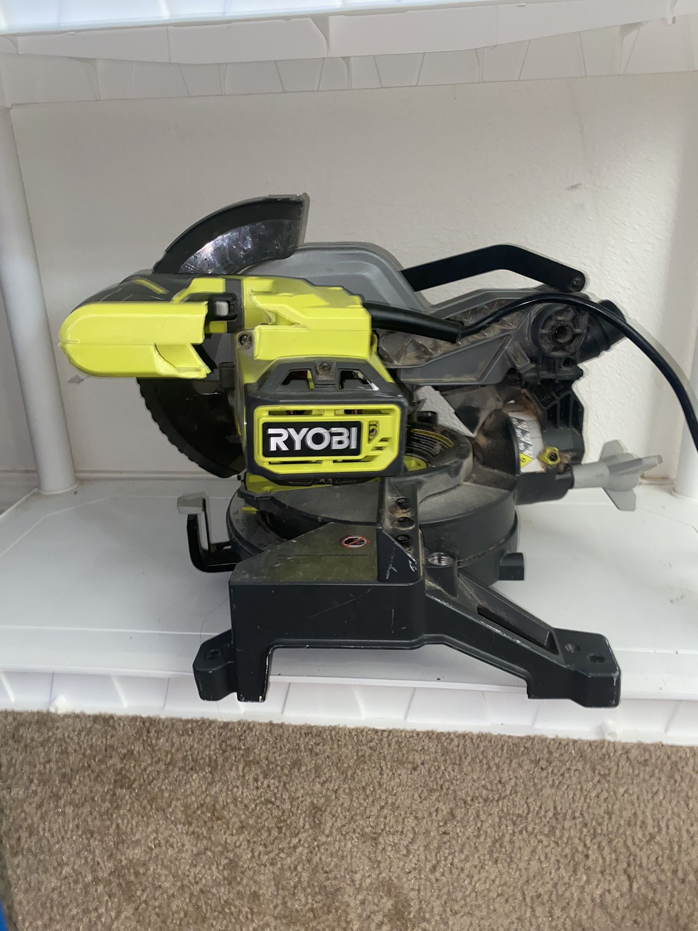 Ryobi 7-1/4 inch compound miter saw