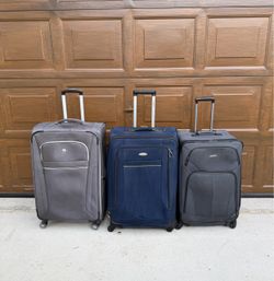 Selling 3 suitcases. Zippers work, wheels roll properly, and handles extend. Condition is below average, set 3 for $40. 1-$15