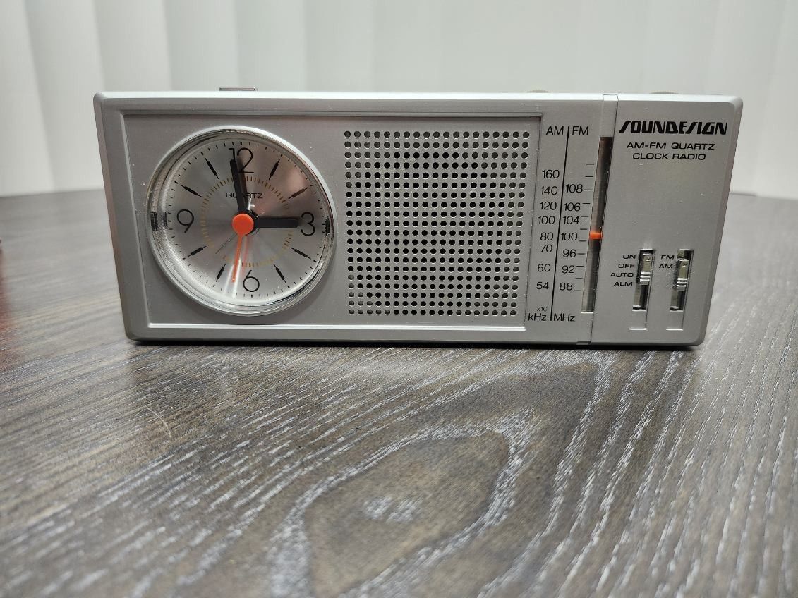 Vintage Soundesign Clock Radio