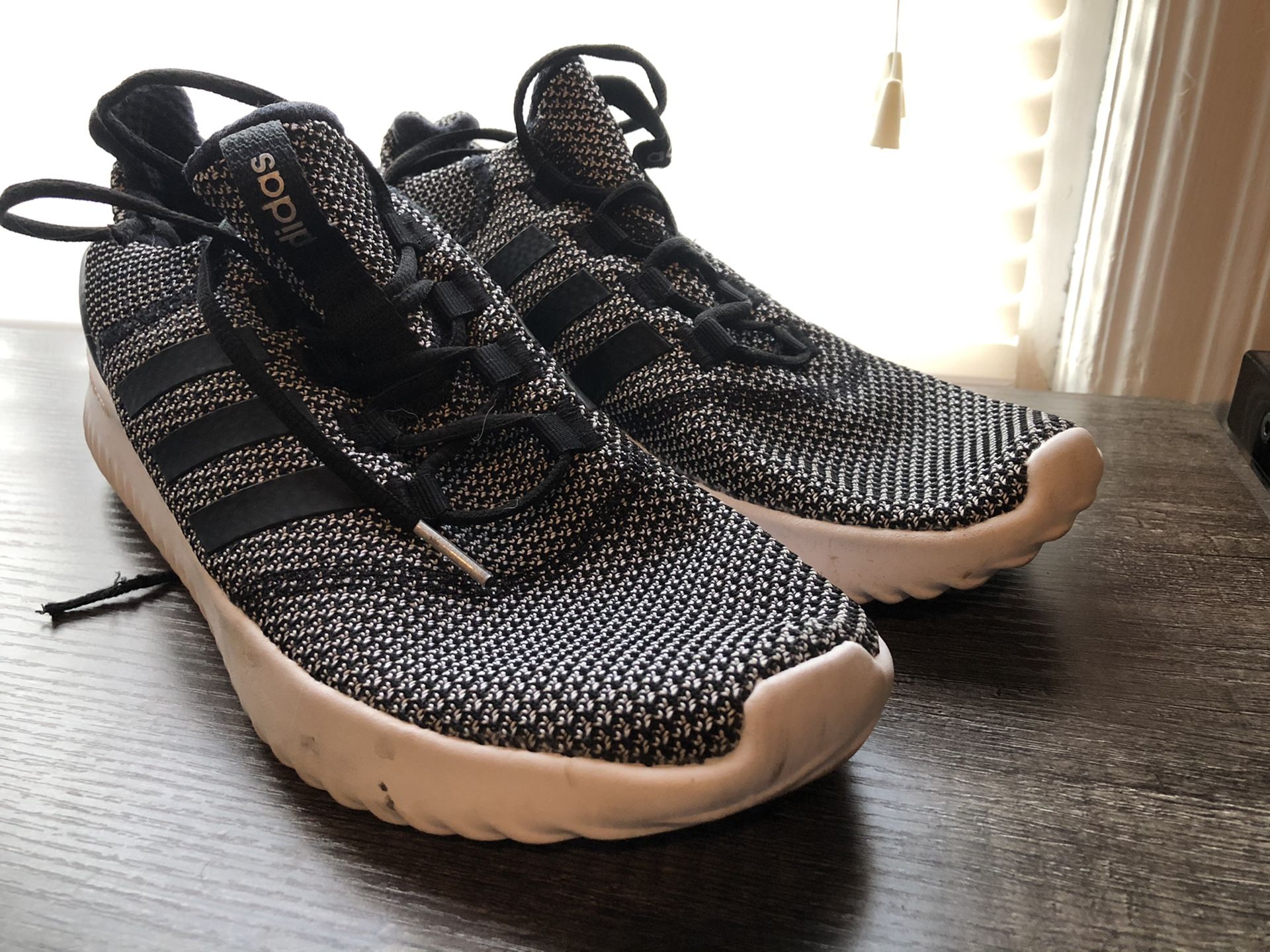 Adidas Size 11 Tennis Shoes