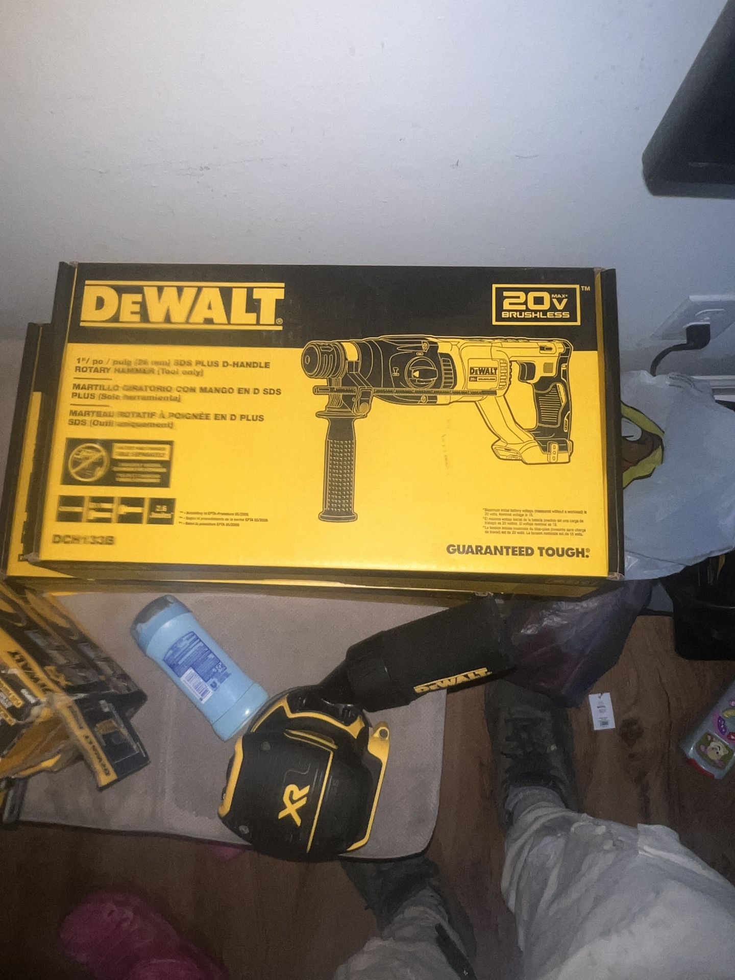 DEWALT DCH133B Max XR, 20V rotary drill with brushless 1 inch D-grip