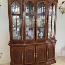 Beautiful China Cabinet, Like New