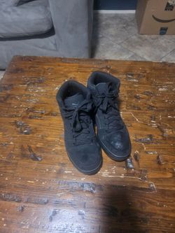 Puma shoes size 6
