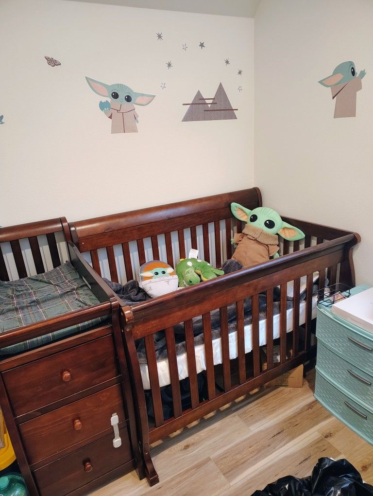 Baby Crib With Changing Table.
