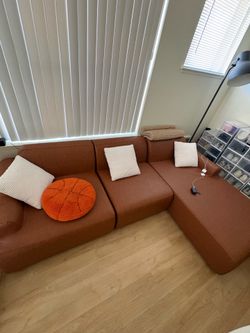 Sectional couch (almost brand new)