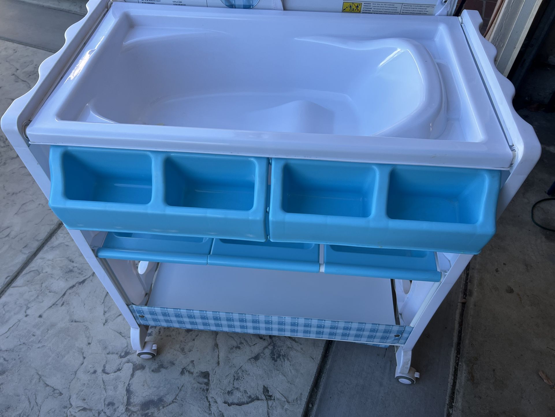 Changing Table And Bath Combo