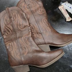 Womens Size 12 Boots NEW