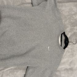 Grey nike long shirt/hoodie