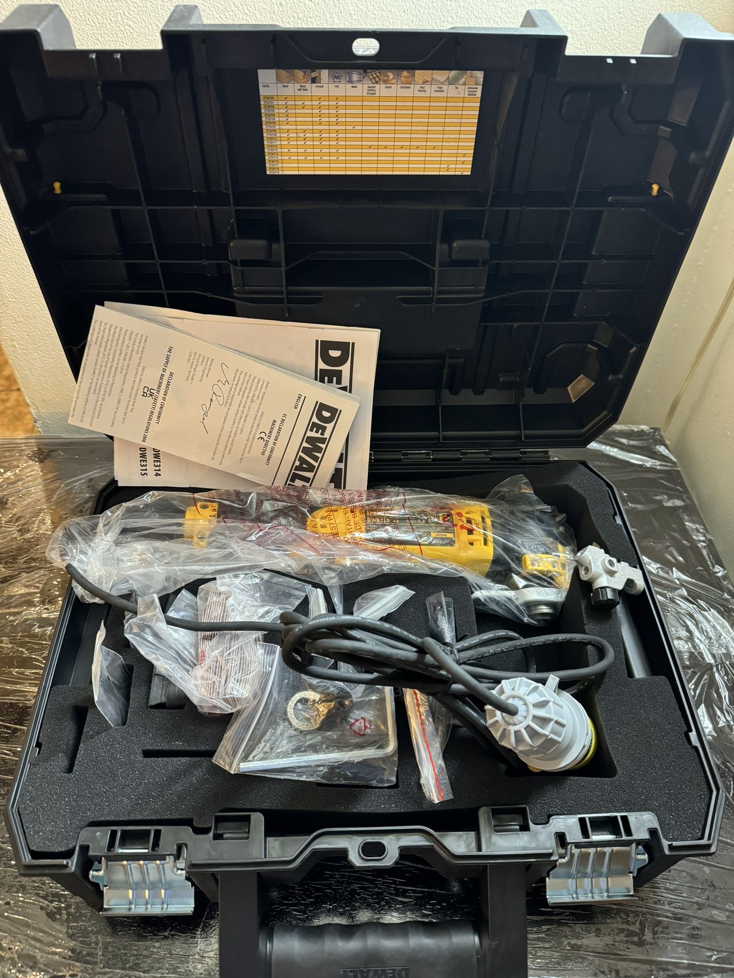 Dewalt 110V Corded Oscillating Multi-Tool includes T-Stak Kitbox +37 Acc Set