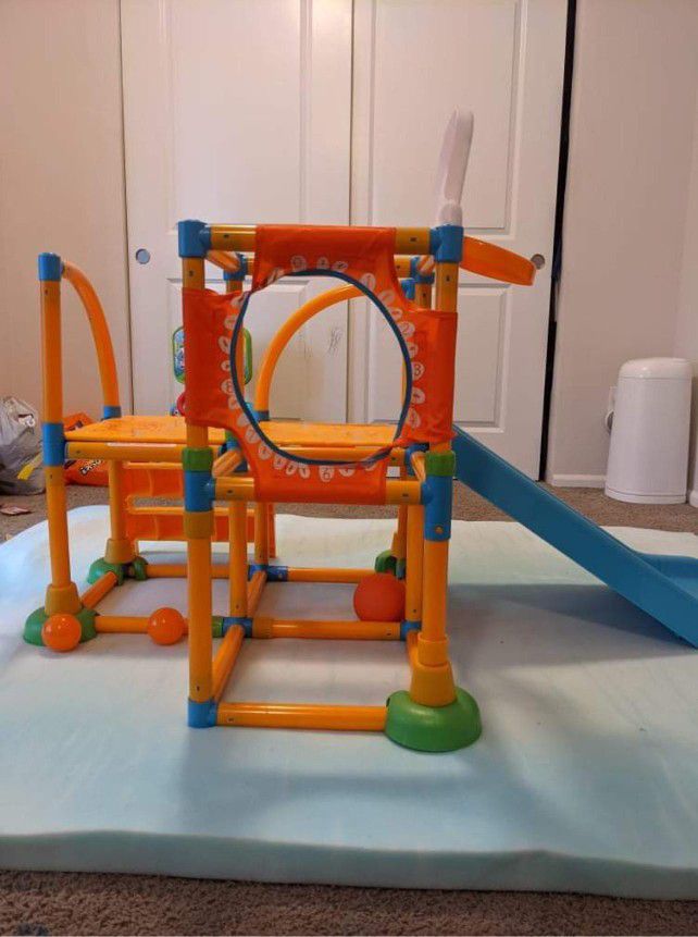 Toddler Slide with Basketball Hoop