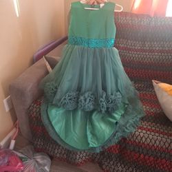 Beautiful Dress For Nice Events,including CHRISTMAS. SIZE 4-5