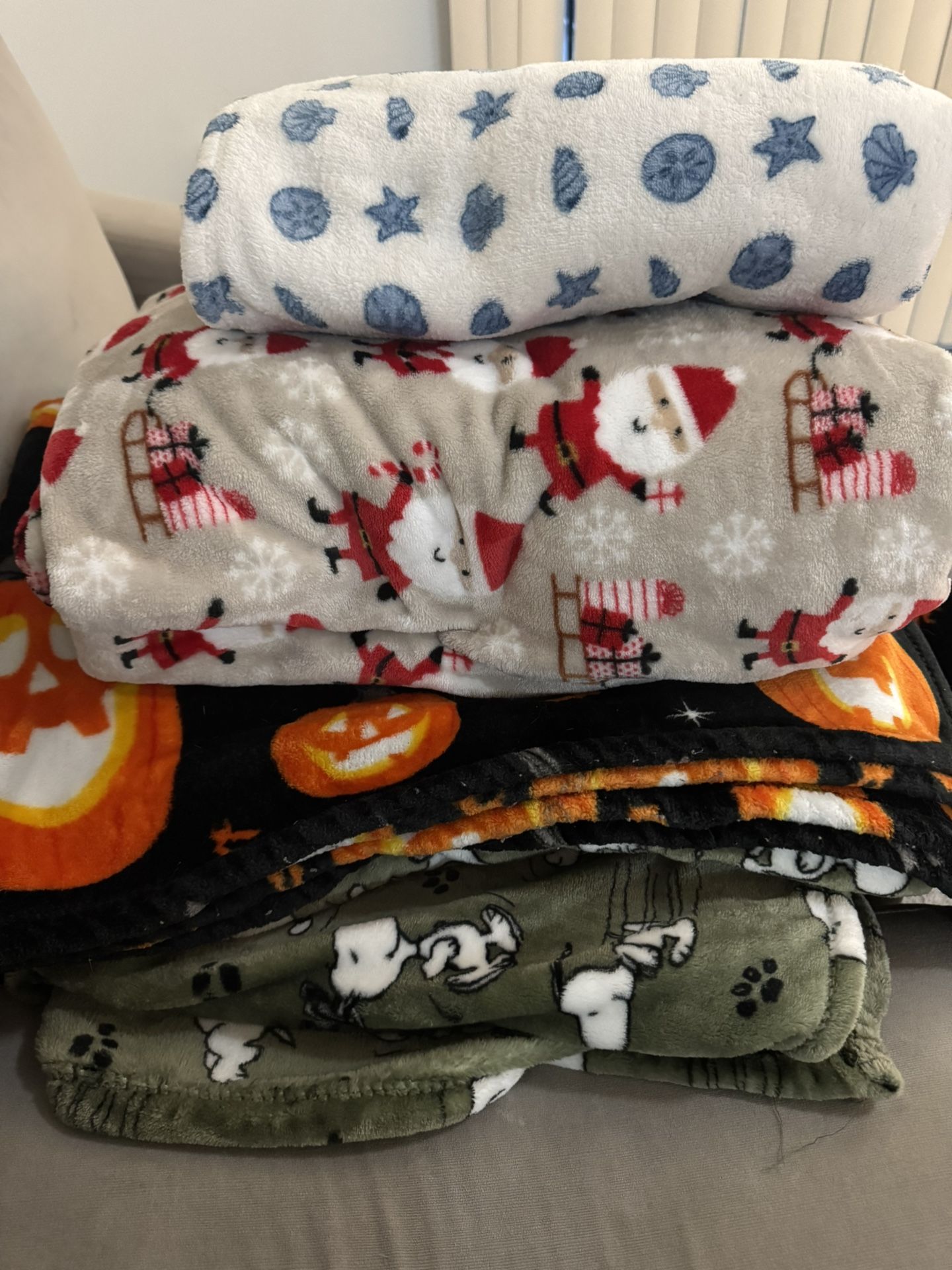 Throw Blanket Bundle (4)