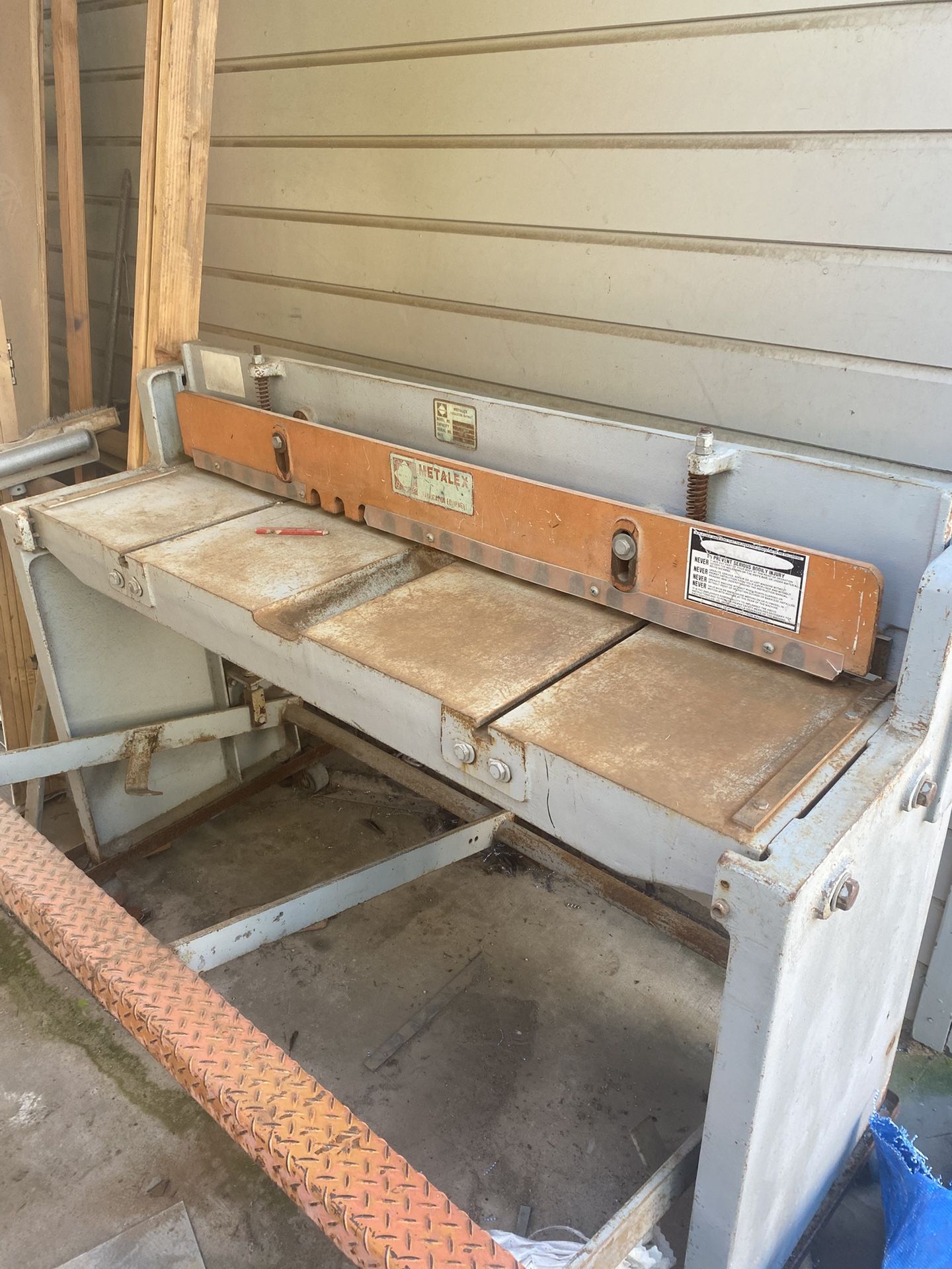 4 Ft Metal Sheer