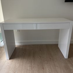 CB2 RUNWAY 2-DRAWER WHITE LACQUERED WOOD DESK