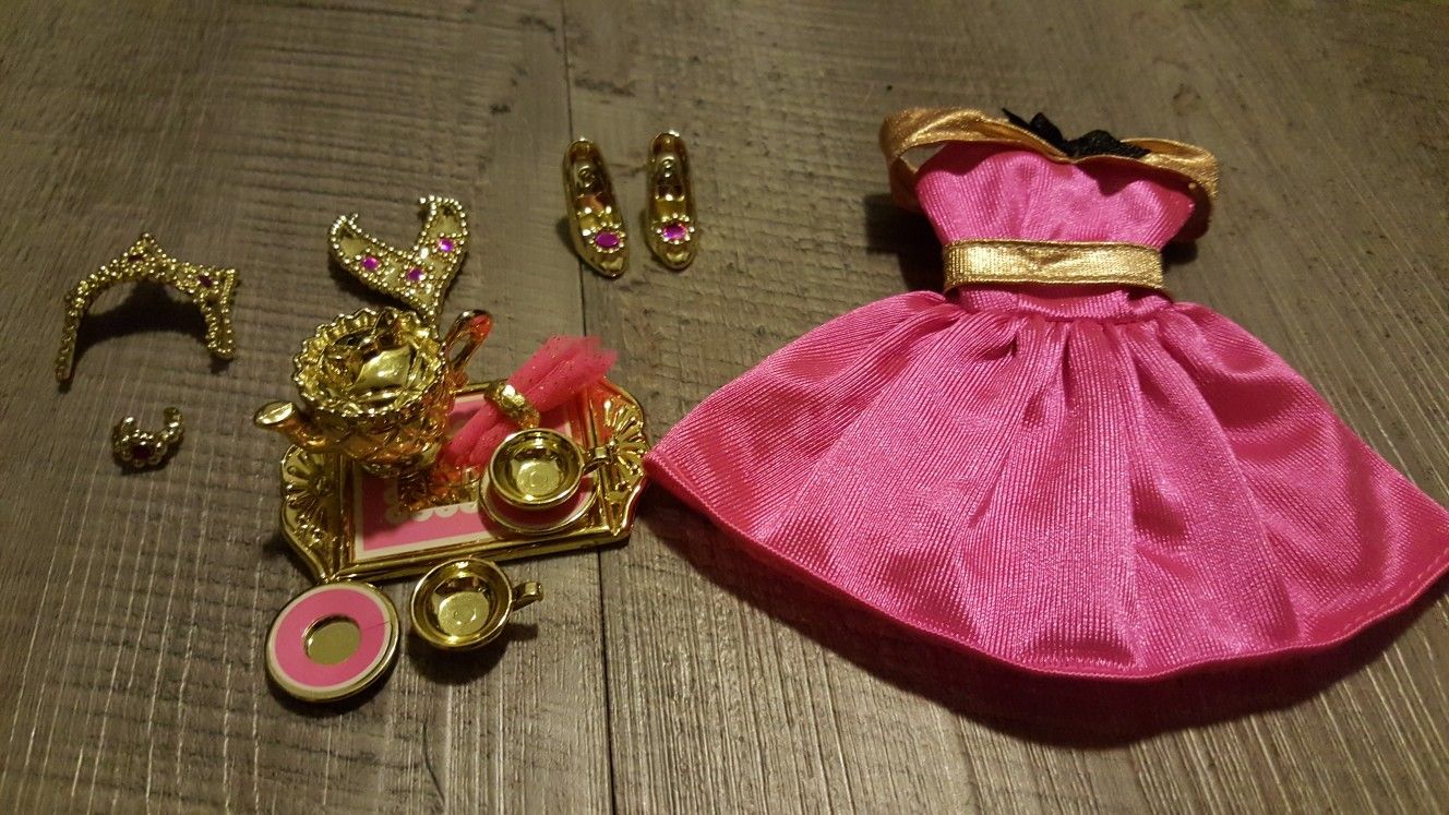 1995 Mattel Barbie Pretty Treasures golden accessories