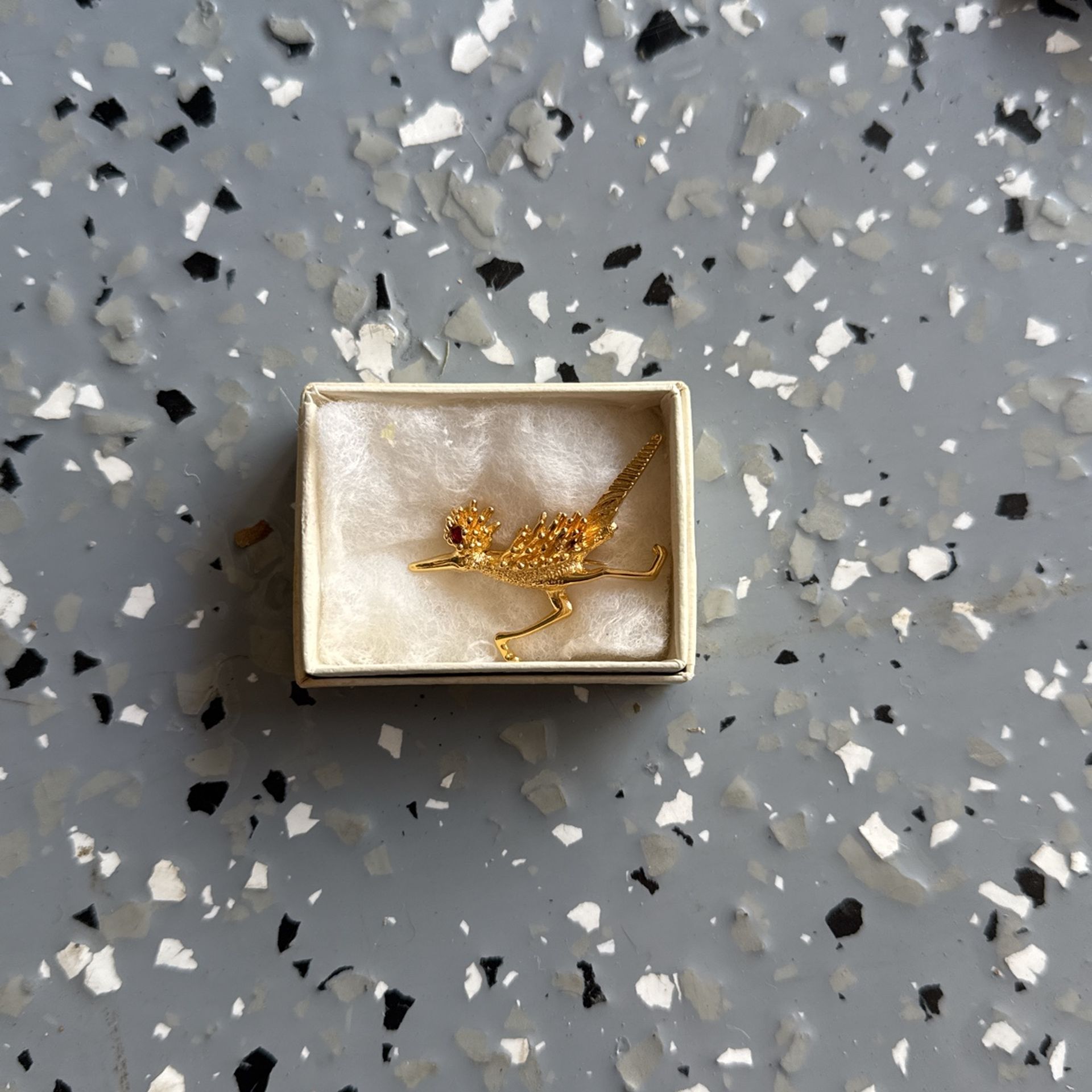Vintage Gold Tone Roadrunner Southwestern Bird Red Stone Eye Brooch Pin