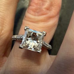 Gorgeous , Elegant , 2 Carat Princess Cut  VS1 Natural Diamond Engagement Ring HUGE DISCOUNT!