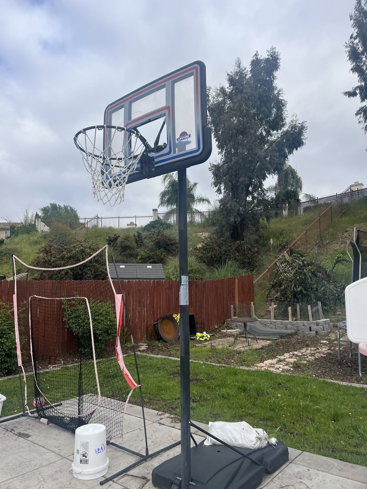 Basketball hoop