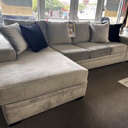 Gorgeous Sectional! $1599 🩶🤍✨