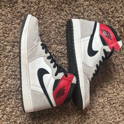 Air Jordan 1 Retro High OG ‘Smoke Grey