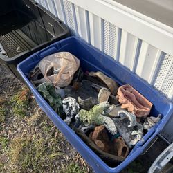 Tons Of Reptile Decor