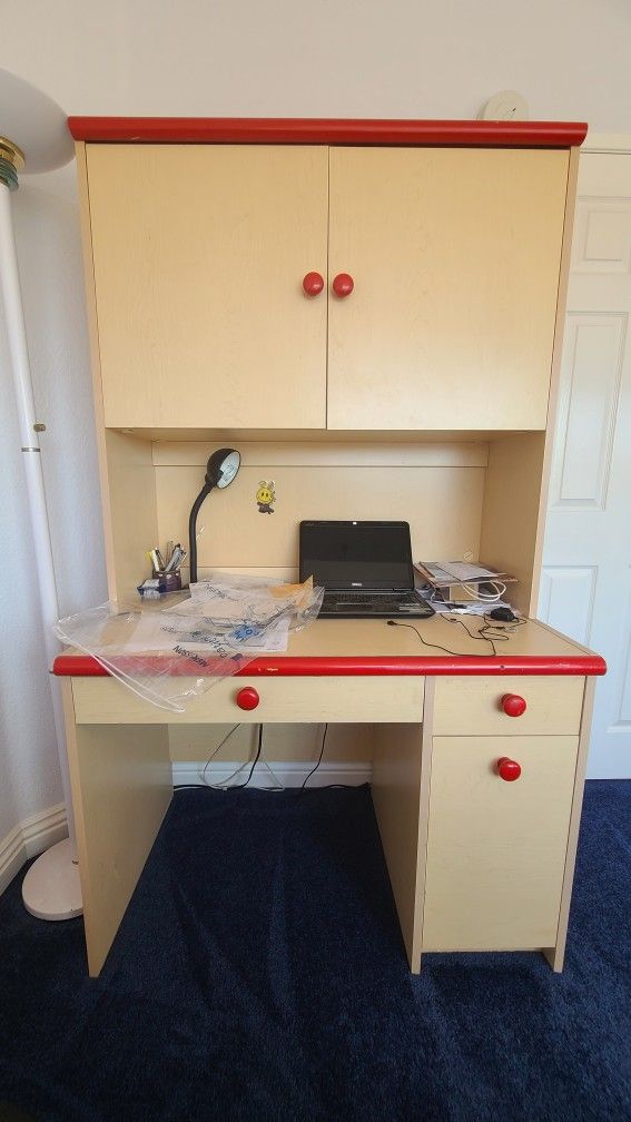 Computer Desk With Hutch
