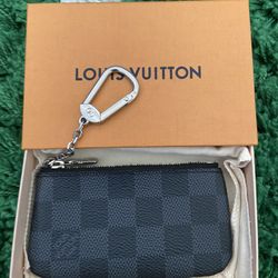 Loui Vuitton 