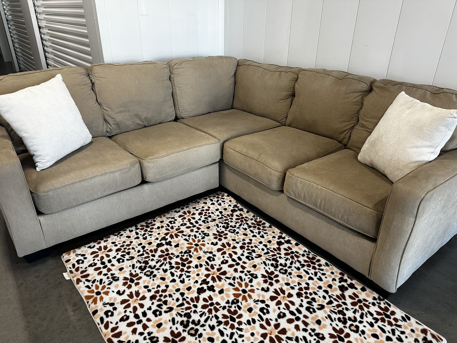 BEIGE SECTIONAL COUCH W/ FREE DELIVERY
