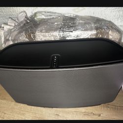 3 Sonos  Speakers & 1 Soundbar (Gen 1)