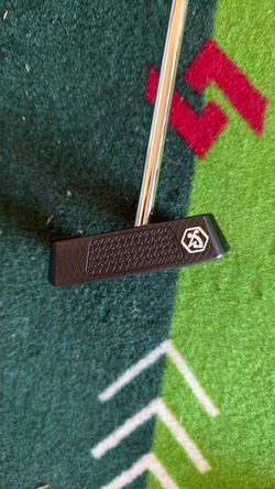 BURKE Golf putter.