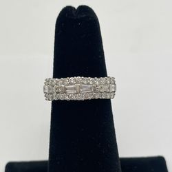 LADIES DIAMOND RING 18KT WHITE GOLD, 5 SIZE, 3.9 GRAMS 