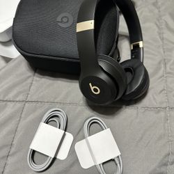 Brand New -  Beats Solo 4 Black & Gold