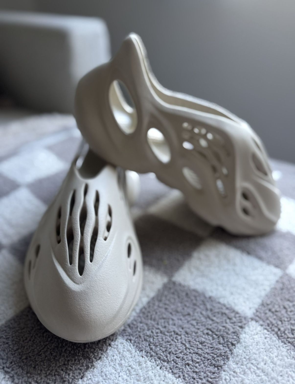 Adidas Yeezy Foam RNR sand size 10