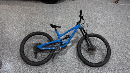 Large YT Capra mountain bike