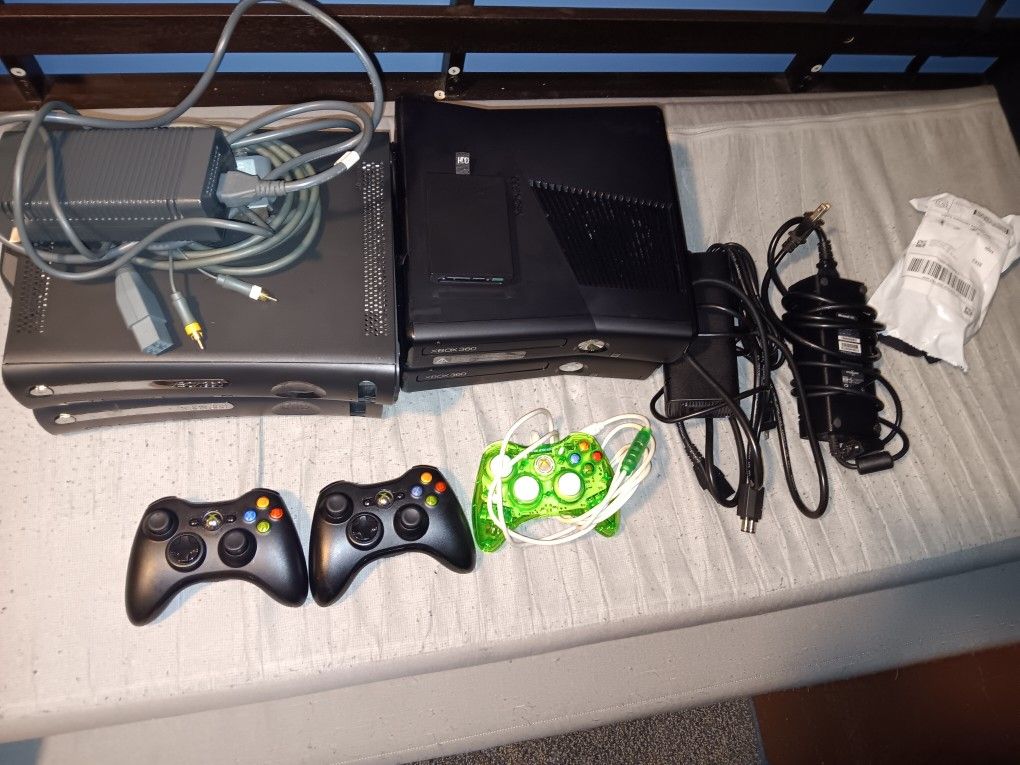 4 Xbox 360s Need Repaired For Sale