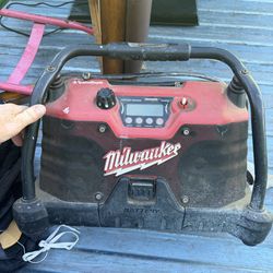 Milwaukee Heavy Duty Jobsite Radio 49-24-0200 – AM/FM Shop Garage Radio