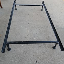 Twin/Full  Metal Bed Frame 