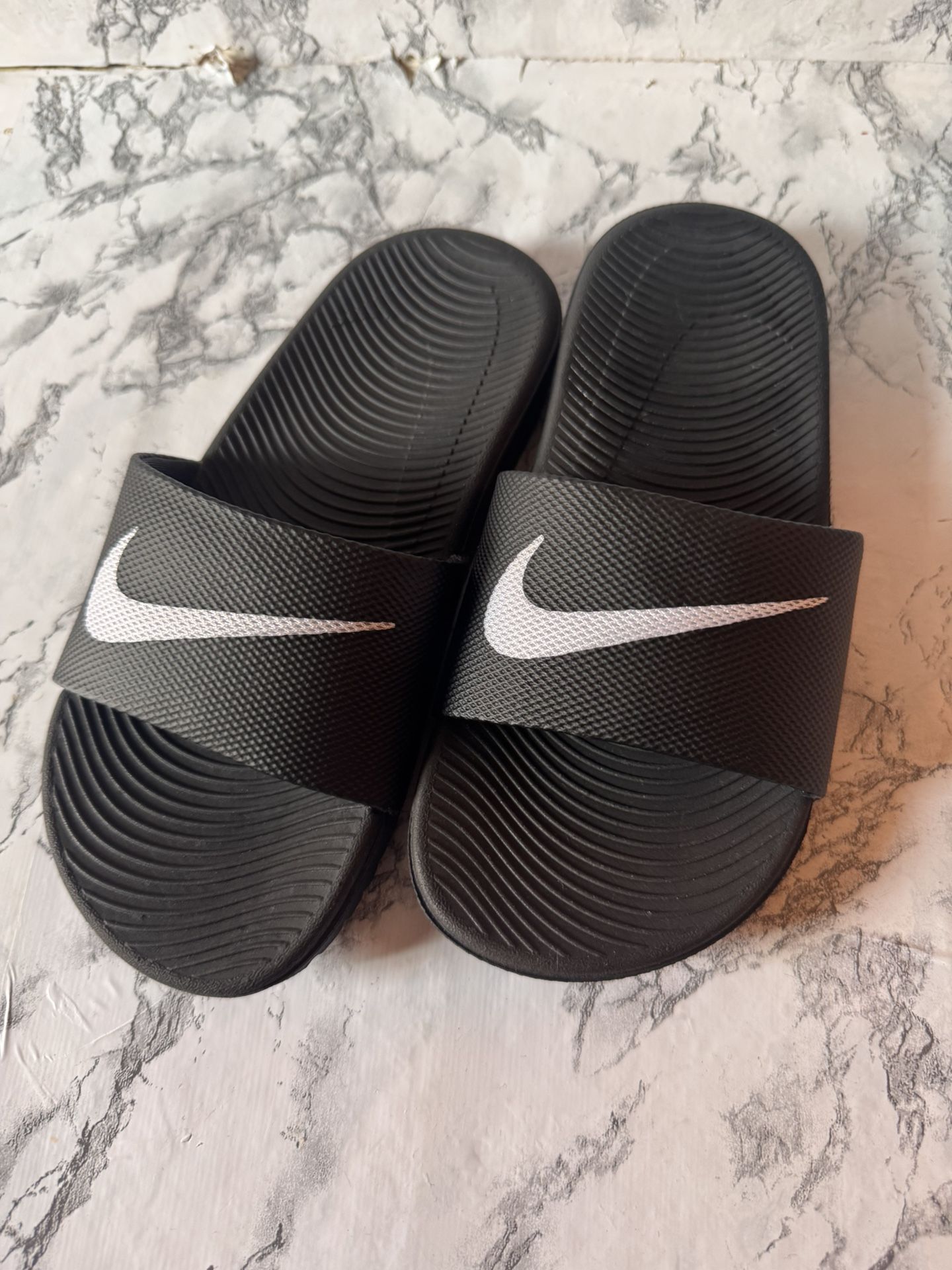 SIZE 1y Toddler NIKE Slippers $10