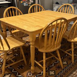 Light Wood Dining Table / Kitchen Table For 6