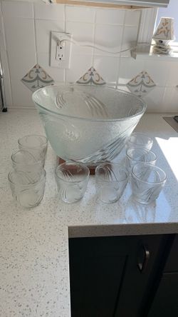 Large Punch Bowl With 8 Cups. Excellent Condition Unique Design.