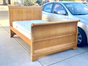 Gorgeous Vintage Stanley Furniture Full Maple Wood Sleigh Bed w/ Mattress