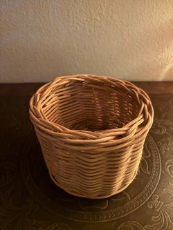 small handwoven natural wicker planter basket featuring a braided rim design