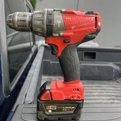 Milwaukee M18 Fuel Hammer Drill Con Su Bateria 5.0ah $100 Firme Precio